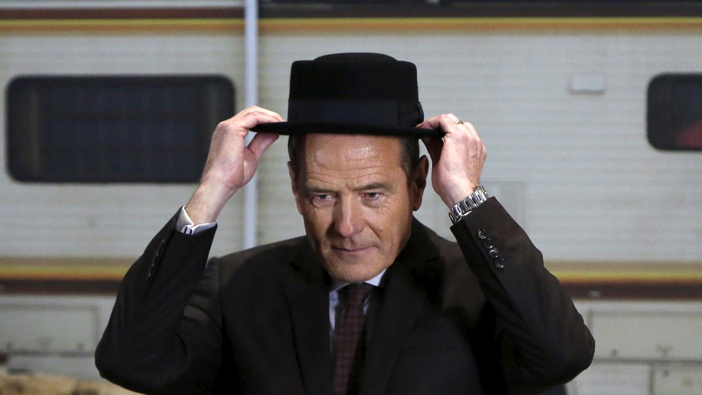 L'attore Bryan Cranston con il cappello di Walter White