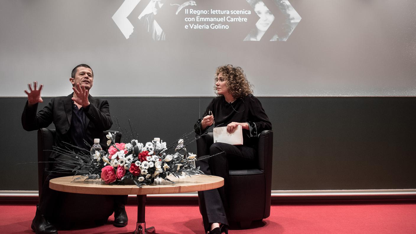 Emmanuel Carrère e Valeria Golino in un'immagine scattata nel 2015