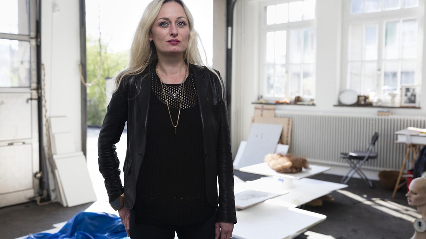 Una Szeemann nel suo studio zurighese