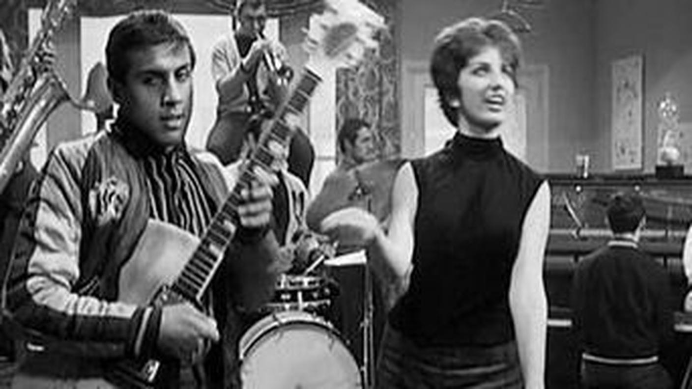 Mina e Celentano in una loro performance negli anni '60. Il primo album congiunto della coppia fu pubblicato nel 1998. Il secondo uscirà a inizio dicembre