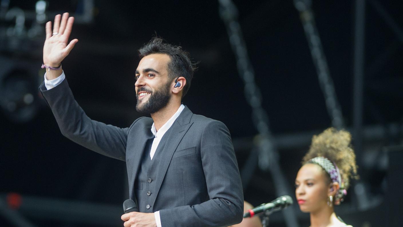 Marco Mengoni sul palco a Locarno