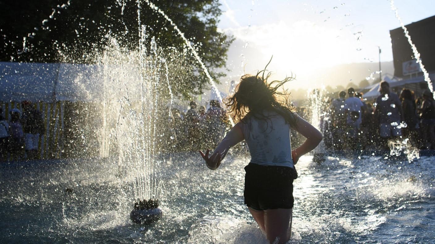 Una fontana ha permesso ai festivalieri di rinfrescarsi