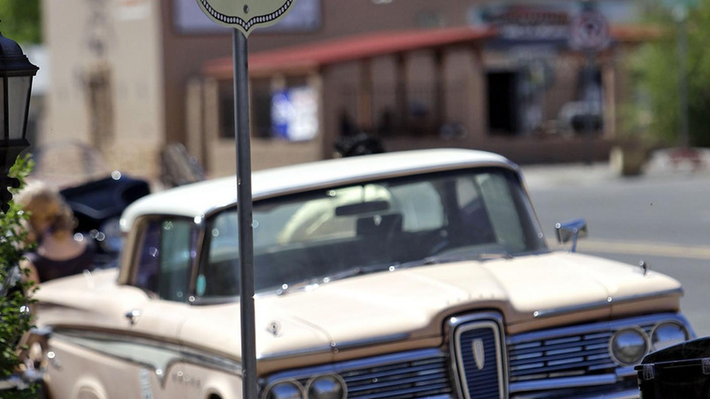 Una foto della Route 66 scattata a Seligman, Arizona