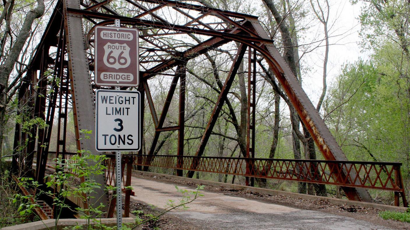 Un ponte arrugginito della Route 66 a Chelsea, Oklahoma