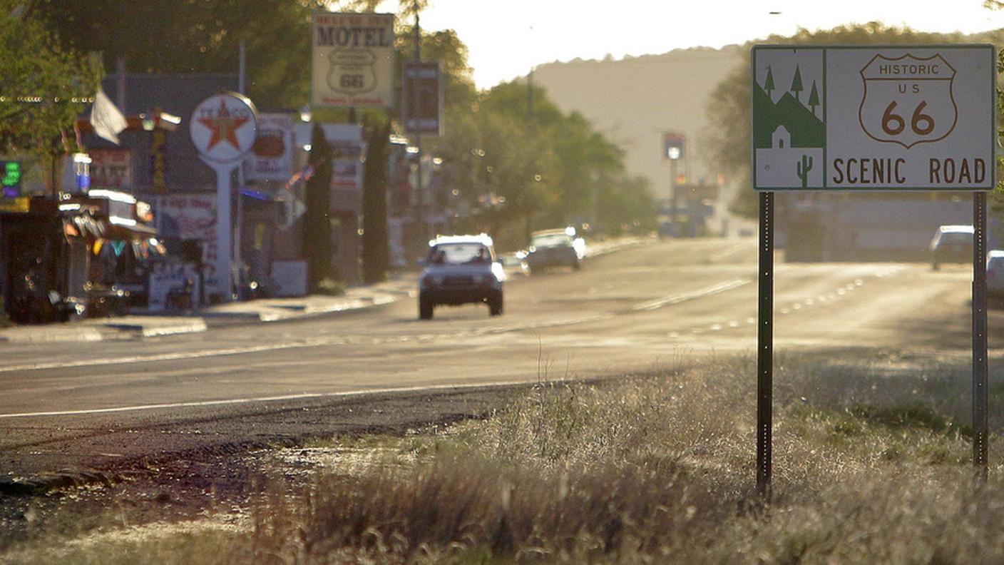 Un tratto della Route 66 fotografato in un punto qualunque dell'Arizona