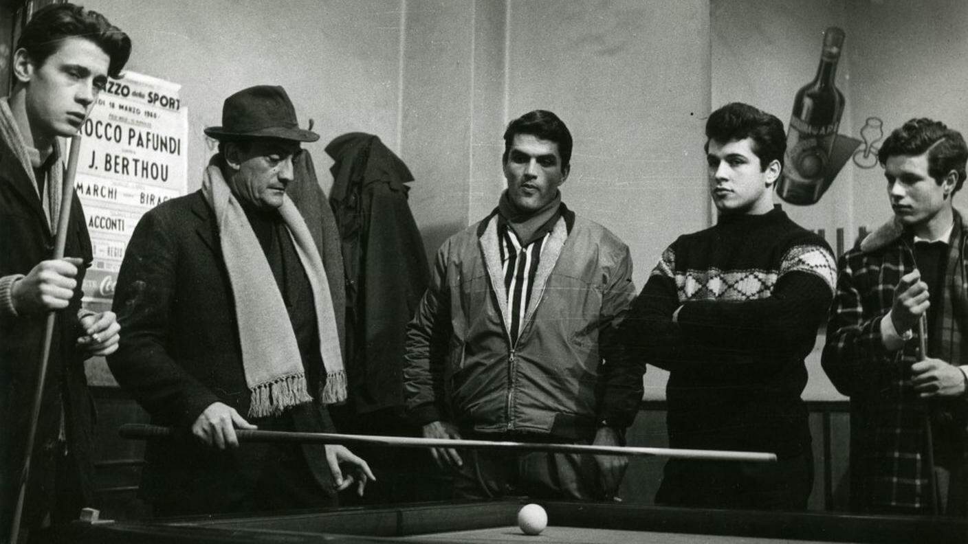 Visconti sul set di "Rocco e i suoi fratelli"