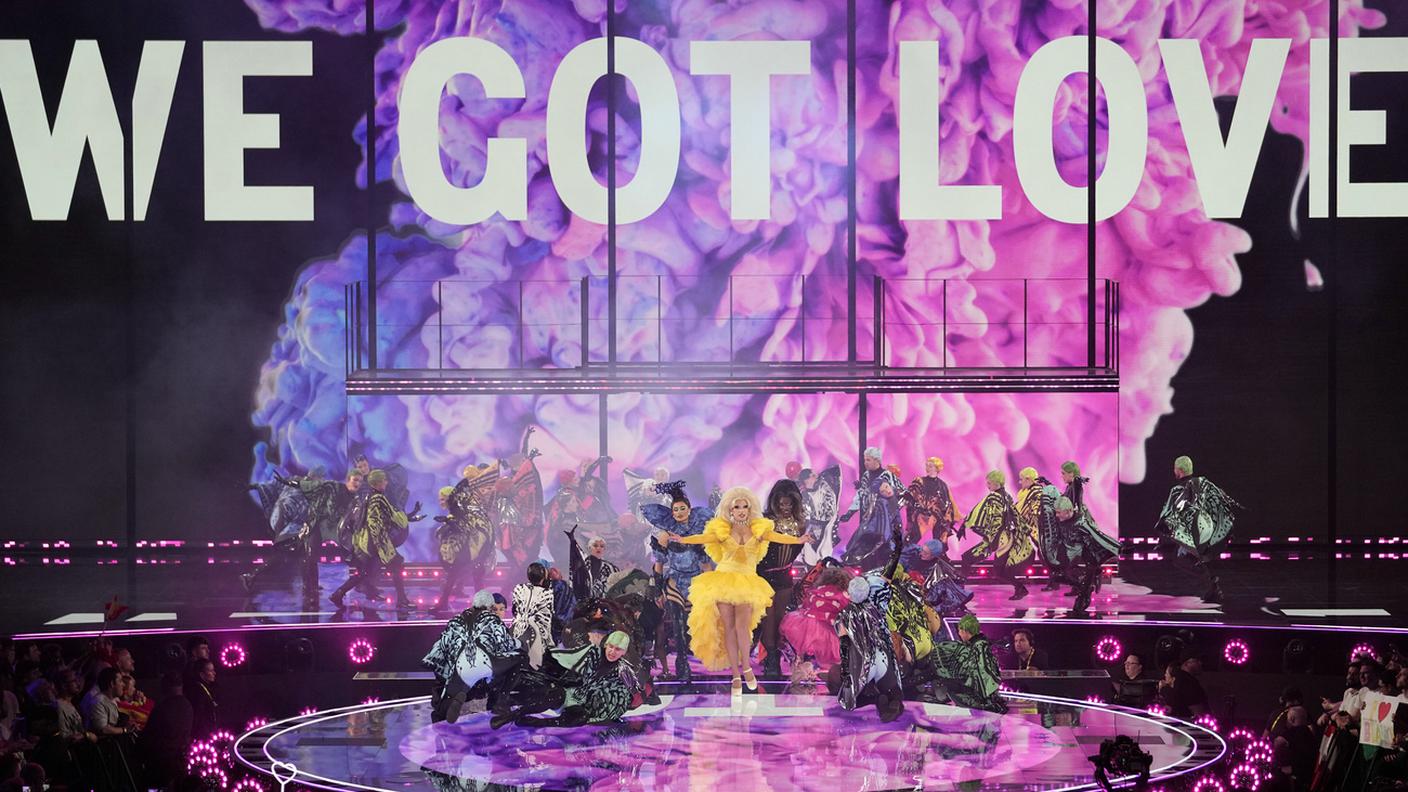 Uno show come sempre molto colorato