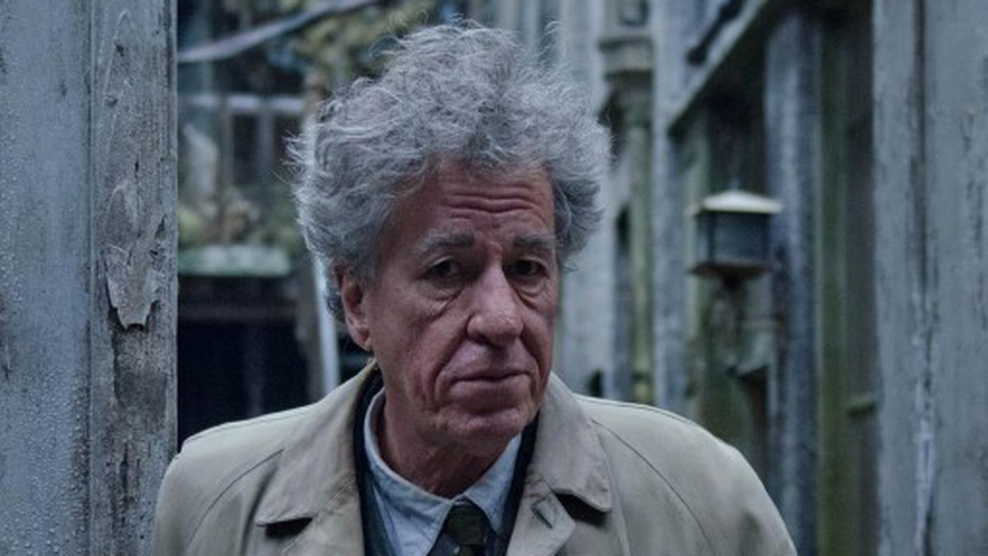 Pettinatura, sguardo, portamento: Geoffrey Rush diventa Alberto Giacometti