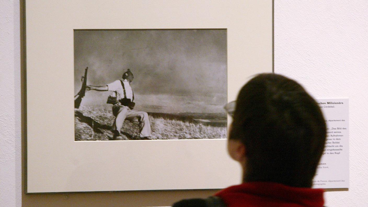 Robert Capa re.jpg