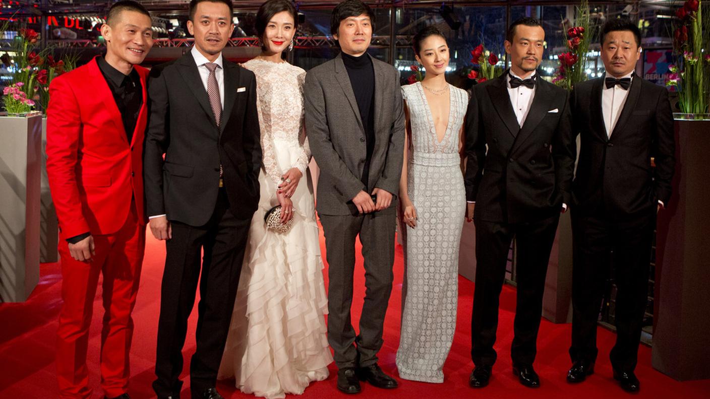 Il regista Diao Ynan  con gli attori protagonisti del film vincitore dell'Orso d'oro
