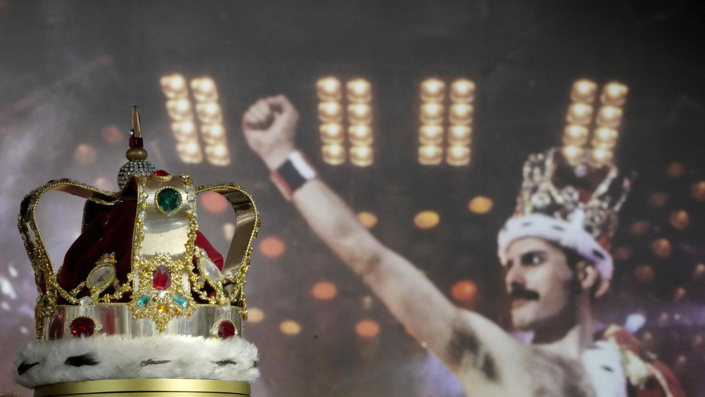 La corona che Mercury ha indossato durante il "Magic Tour"
