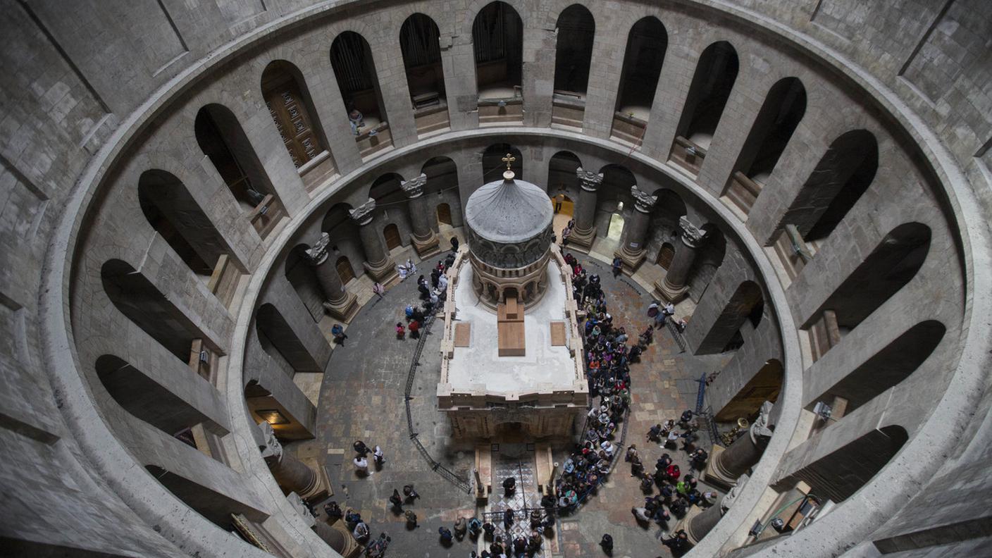 L'edificio è completamente inglobato nella Basilica