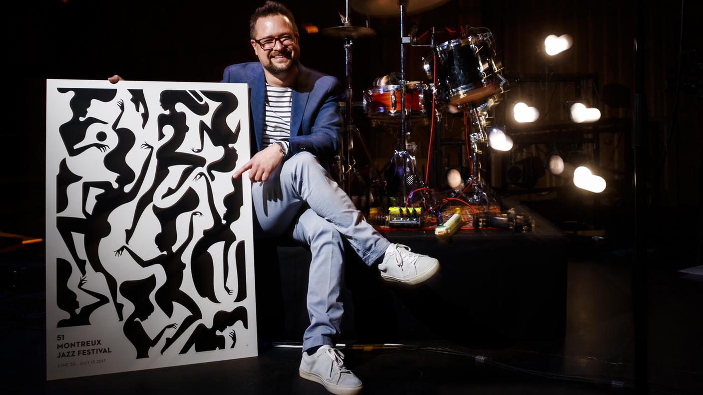 Mathieu Jaton, presidente del festival, con il poster della 51esima edizione