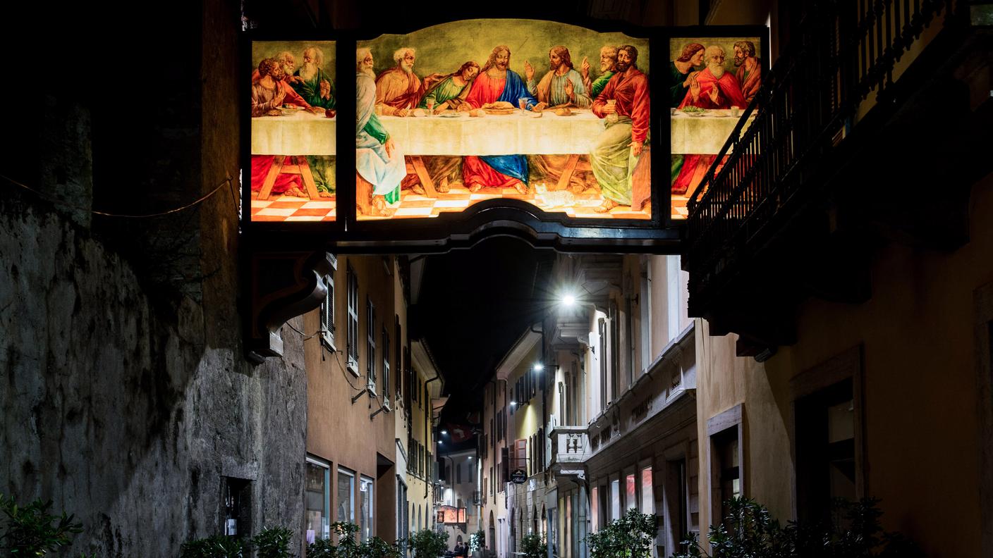 Illuminano il borgo nel periodo pasquale