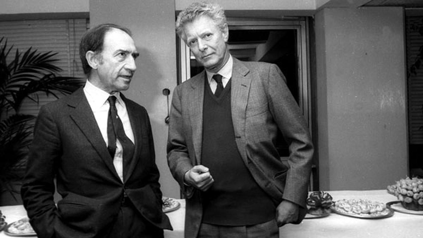 Da sinistra Piero Ottone e l'editore Carlo Caracciolo, in una fotografia del 1986