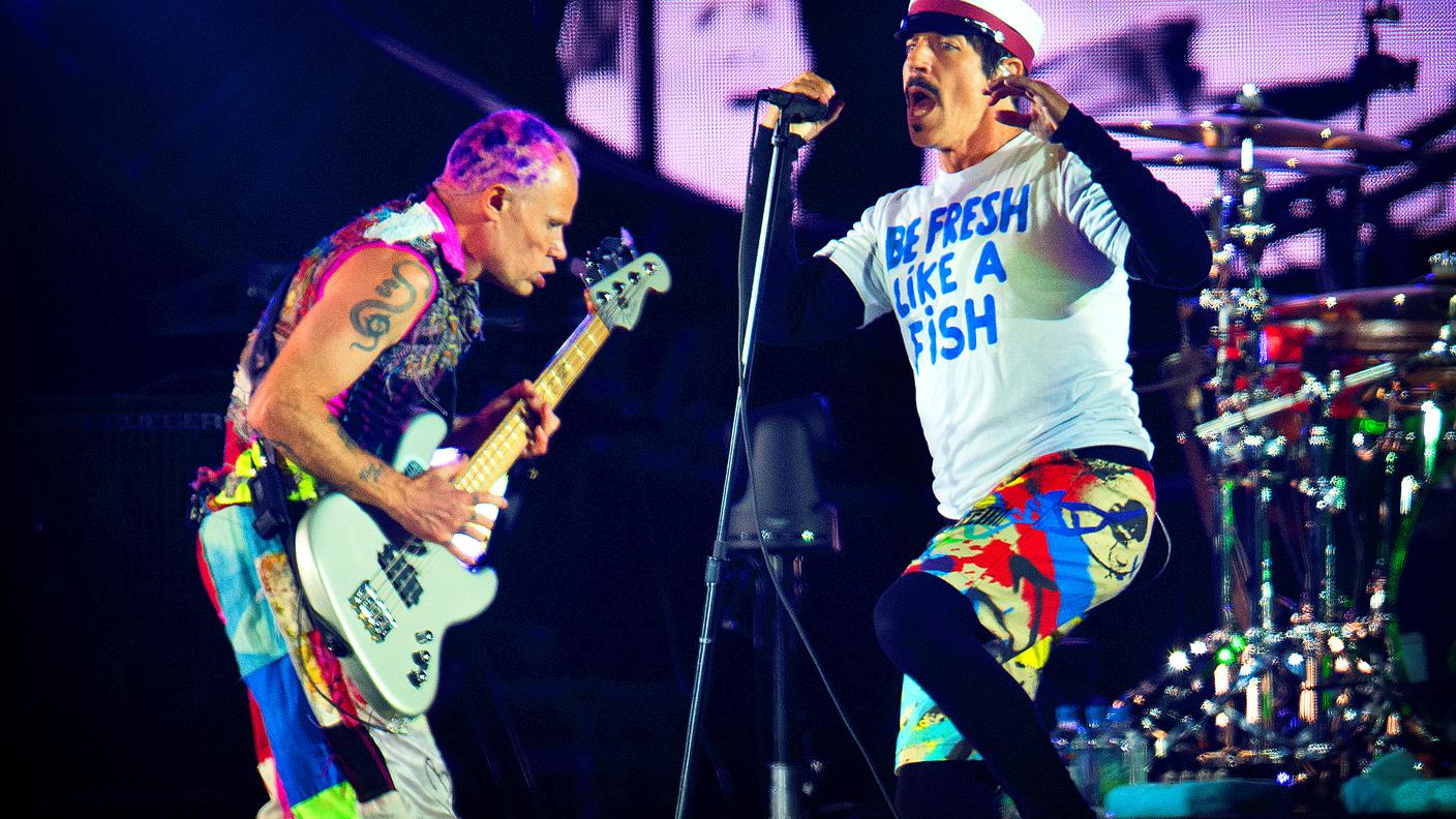 I Red Hot Chili Peppers inaugurano la 42esima edizione