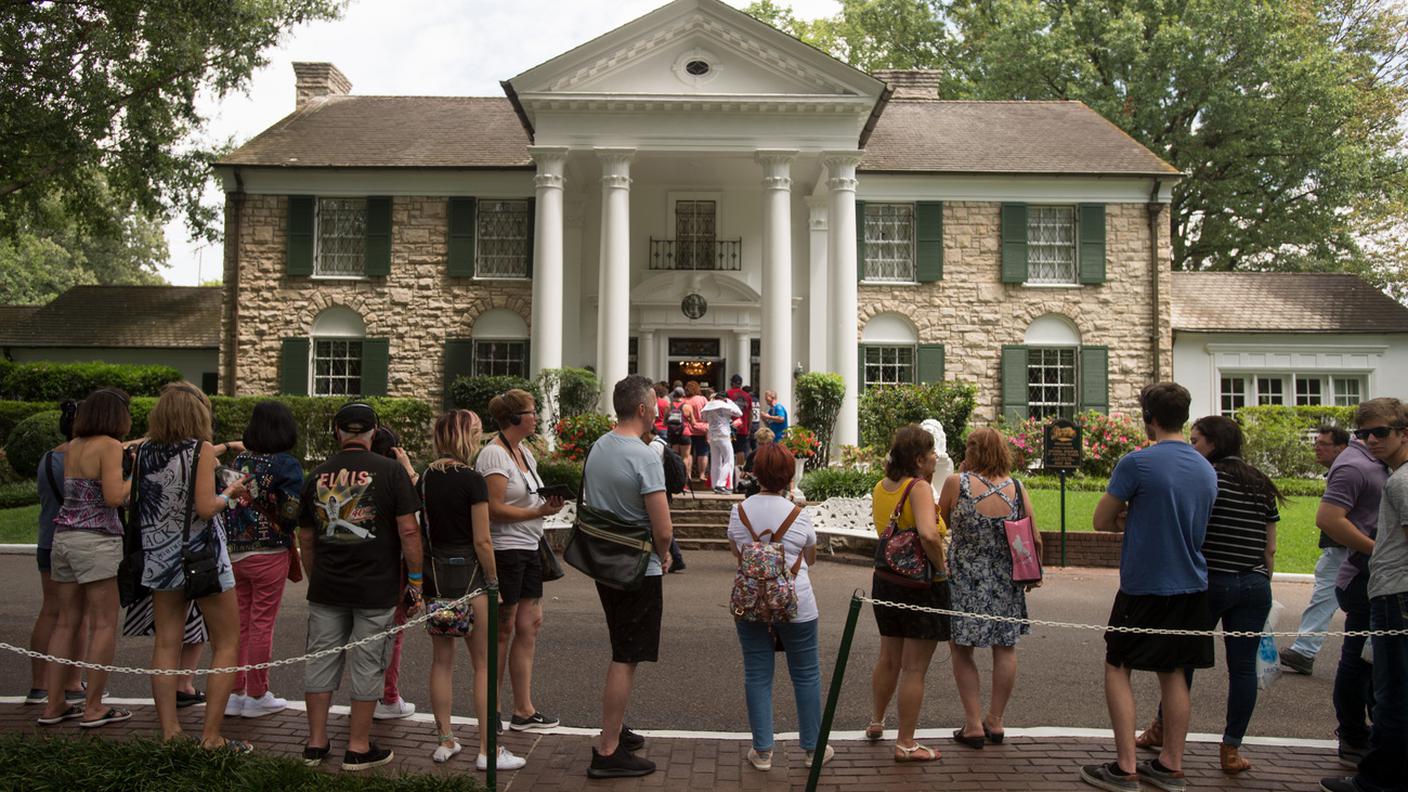 Graceland presa d'assalto dai fan di Elvis