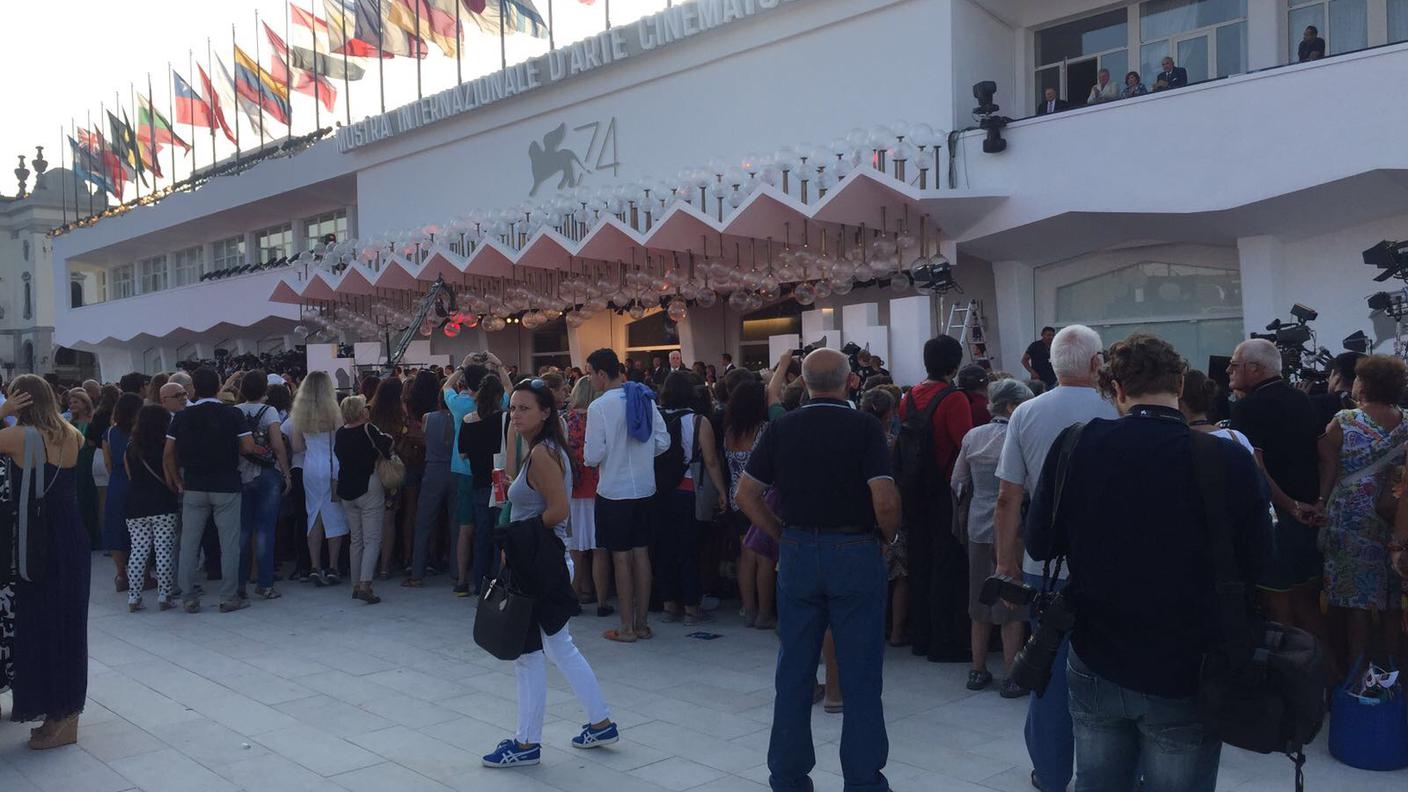 La nuova candidissima facciata del Palazzo del cinema