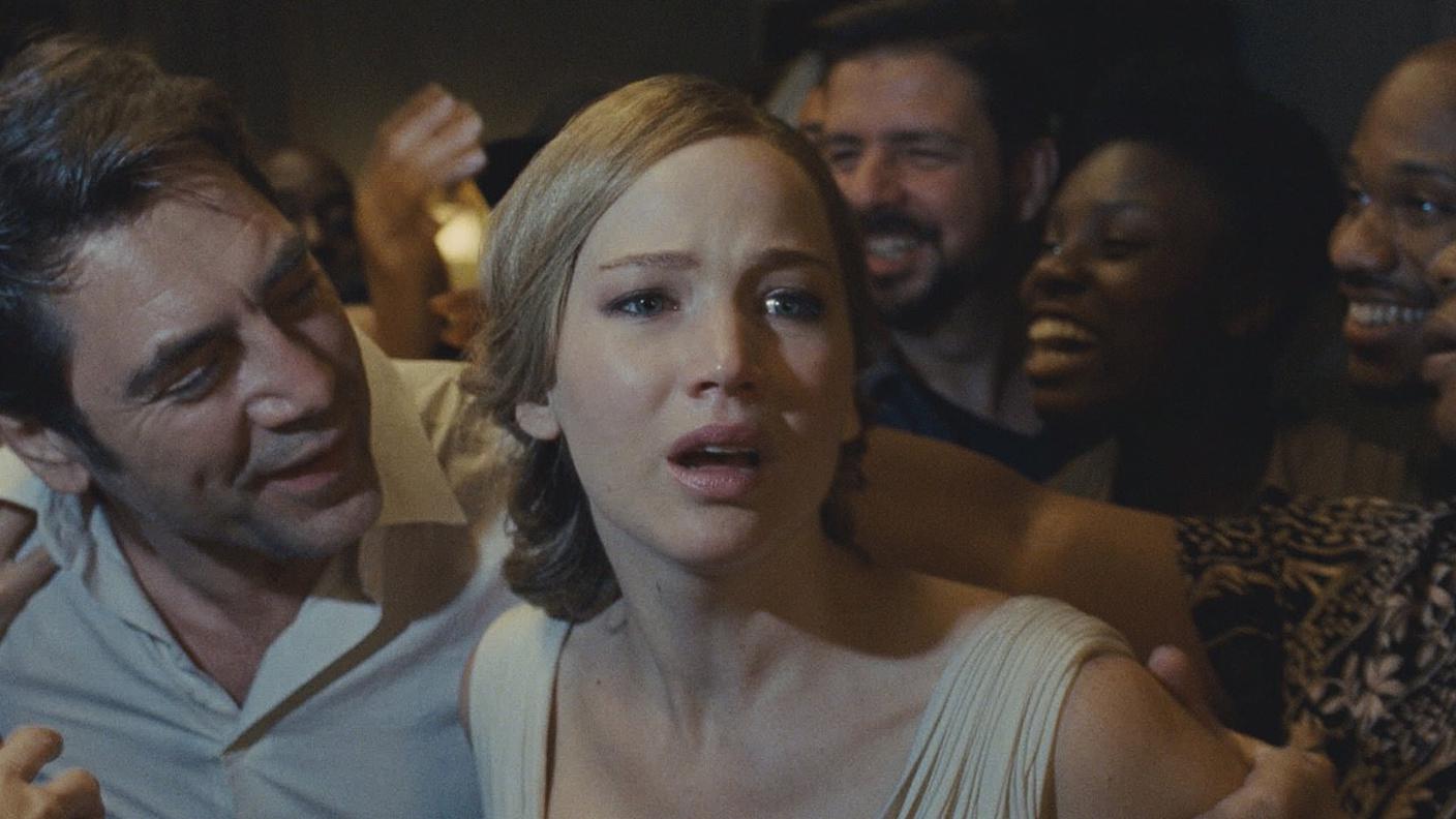 Jennifer Lawrence e Javier Bardem nel film