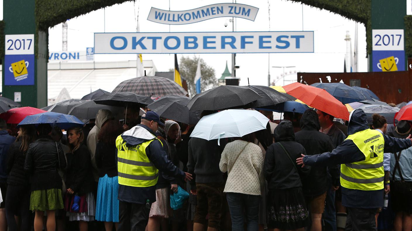 Si è aperta sotto la pioggia l'edizione 2017 dell'Oktoberfest