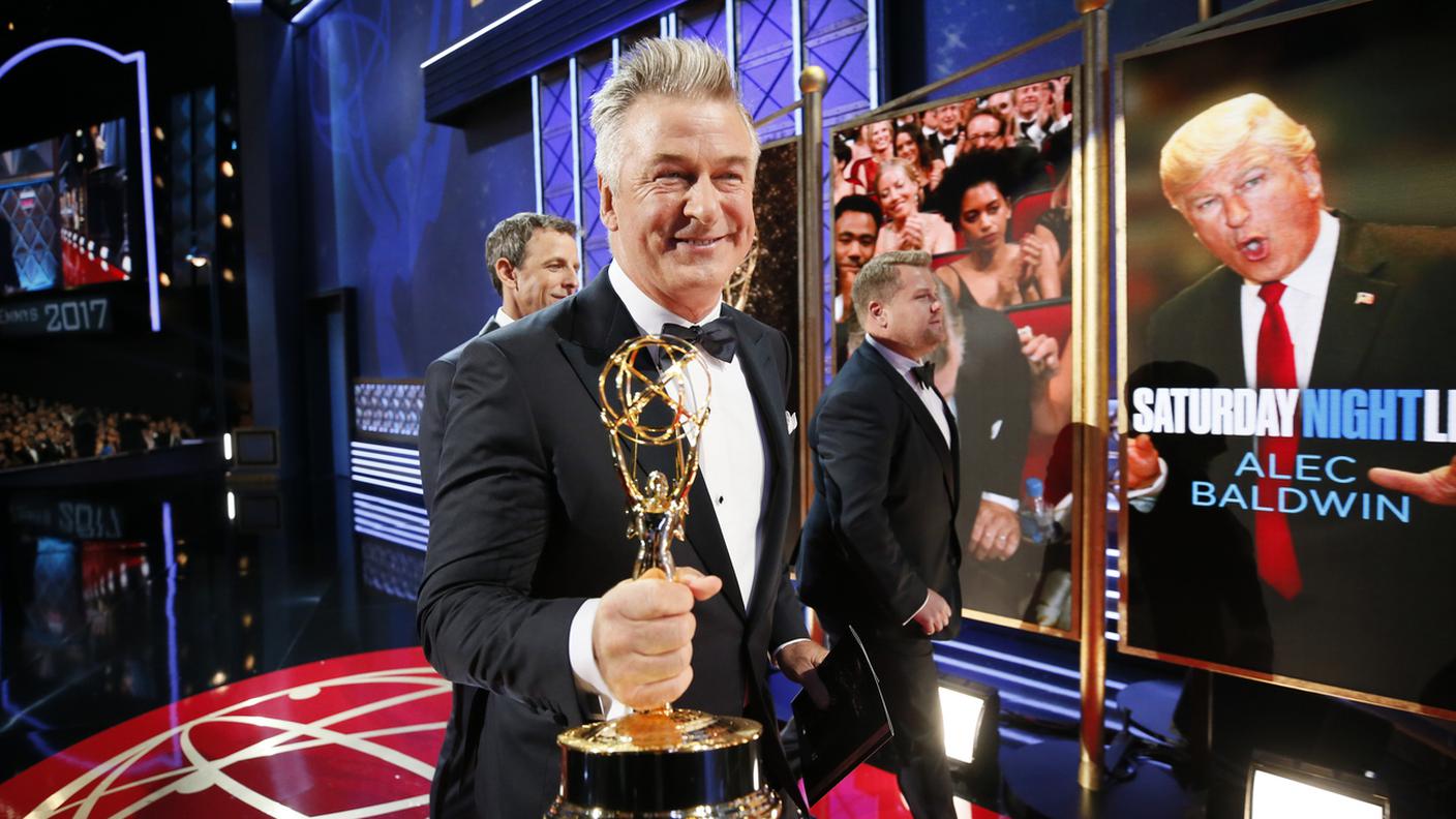 Alec Baldwin, imitatore del presidente, alla serata