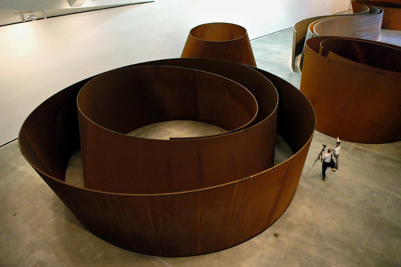 Scultura di Richard Serra.jpg