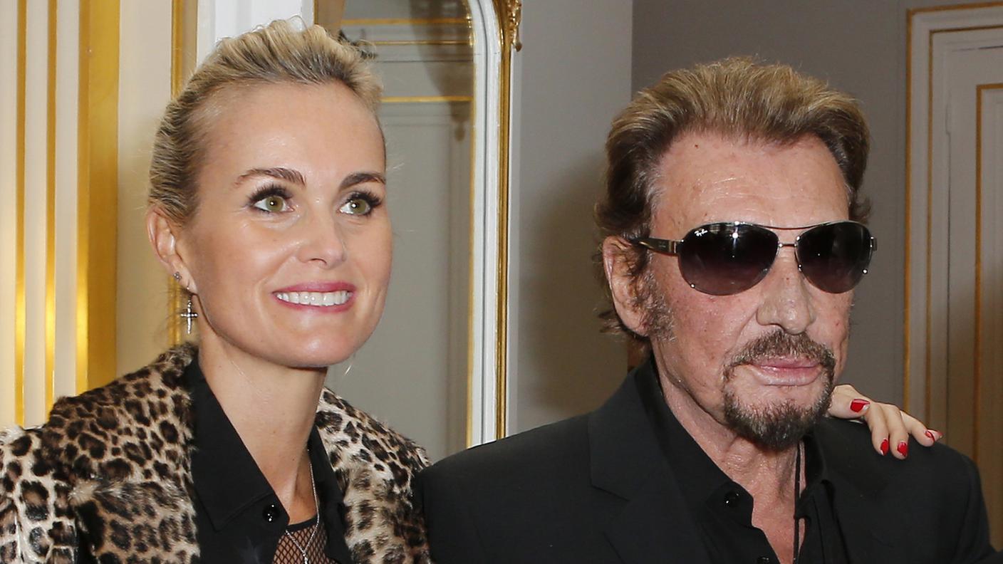 Johnny Hallyday insieme alla moglie Laeticia in una foto del 2015