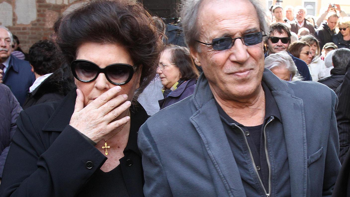 Adriano Celentano con la moglie Claudia Mori nel 2012