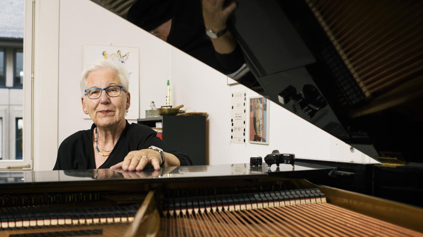 Lei e il piano, binomio inscindibile