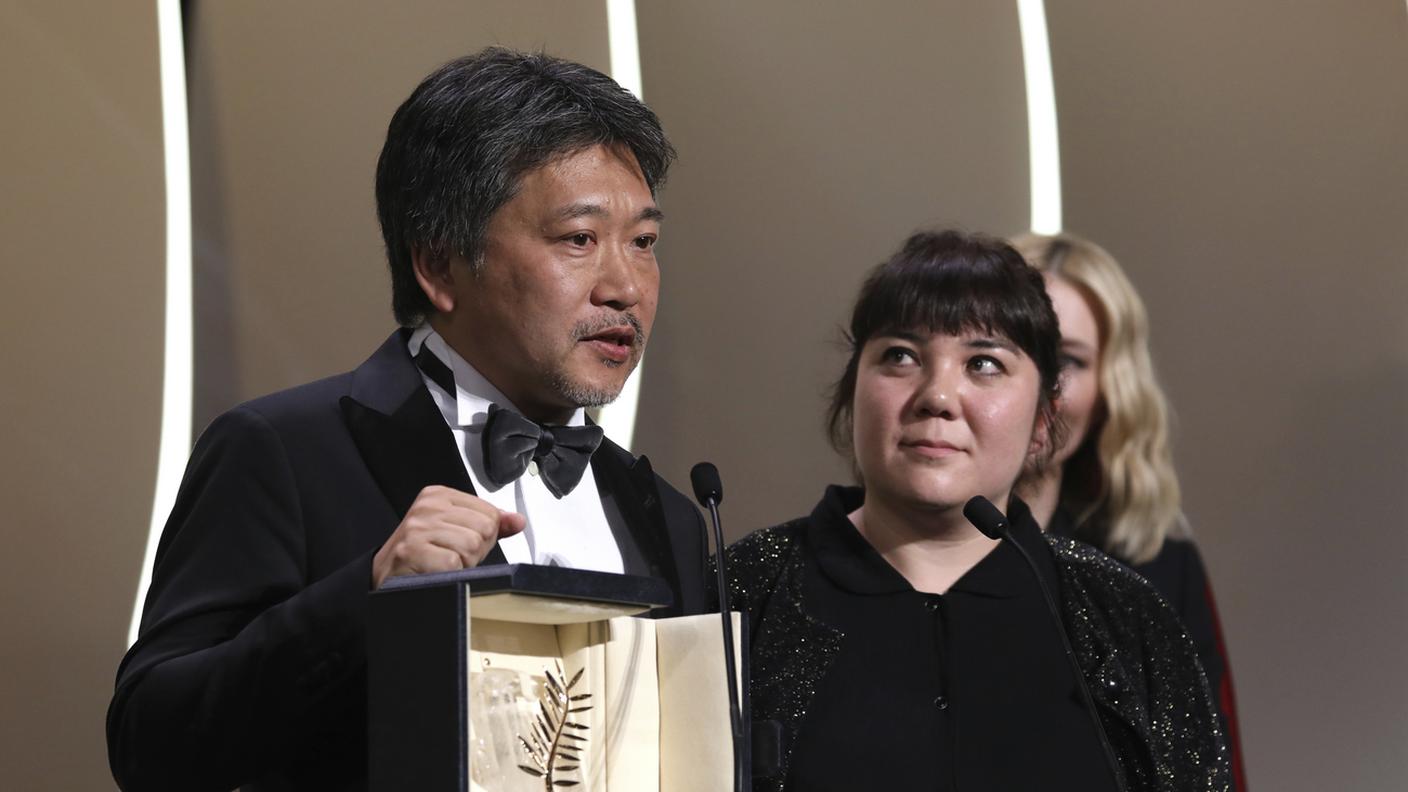 Hirokazu Kore'eda in un'immagine scattata sabato sera a Cannes