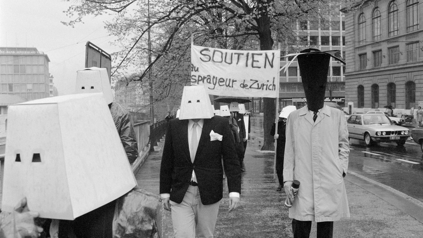 Manifestazione in sua difesa nel 1984. Naegeli è molto stimato soprattutto in Germania