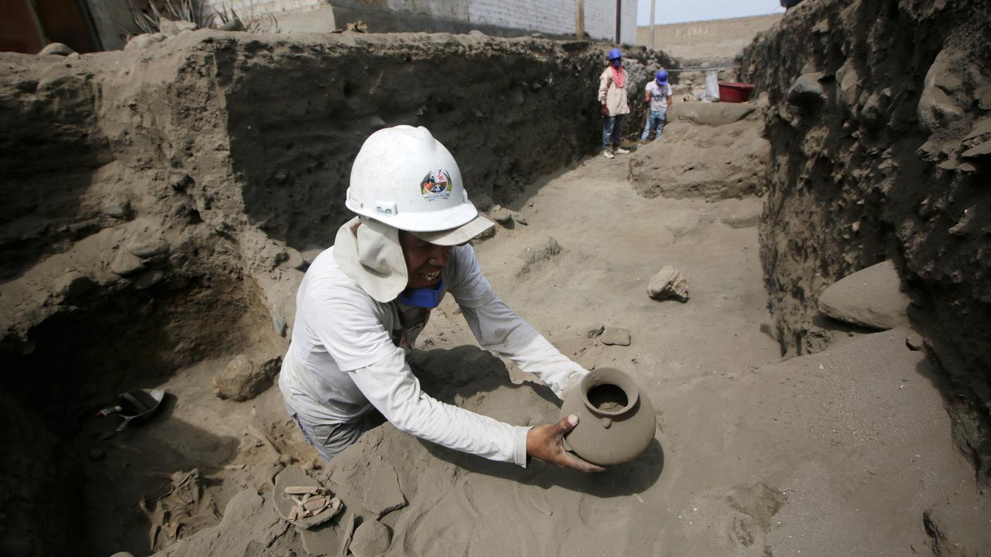 Archeologi al lavoro in Perù