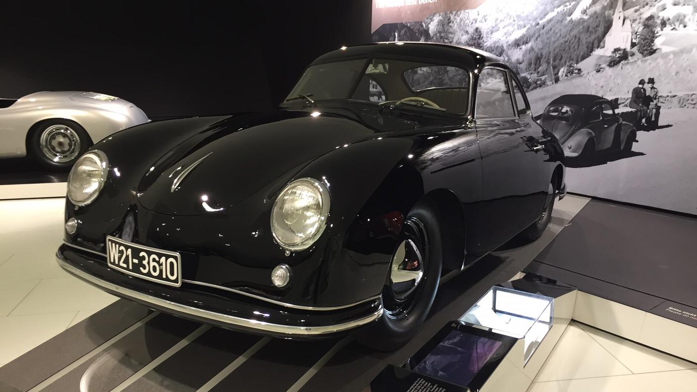Una delle prime Porsche coupé prodotte in Austria alla fine degli anni '40