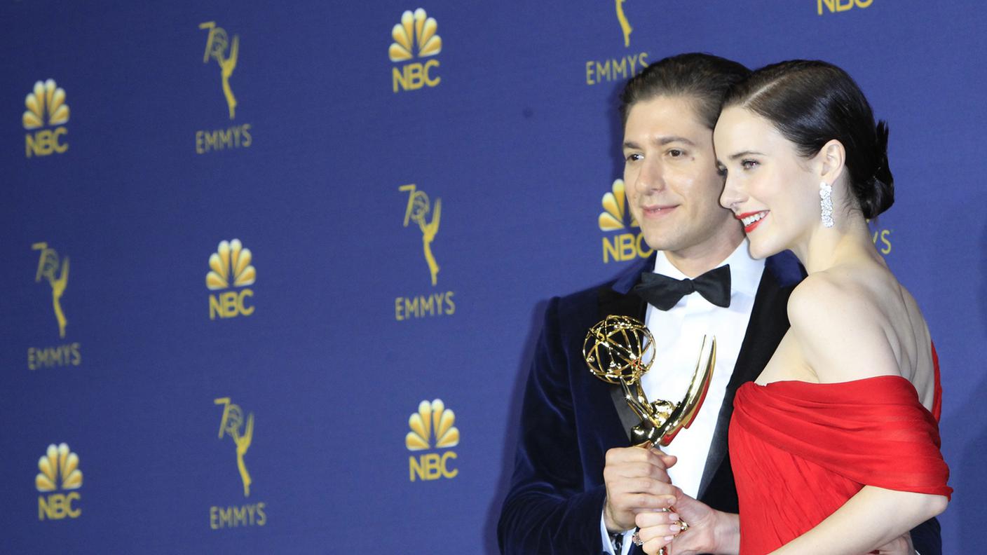 Michael Zegen e Rachel Brosnahan, premiati per la serie comica "La fantastica signora Maisel"