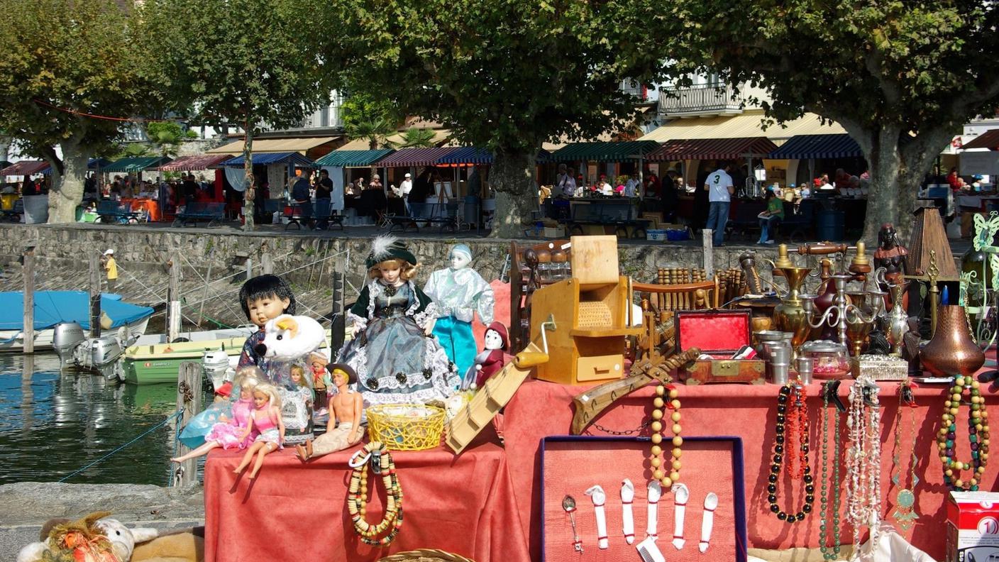 Le vie e il lungolago di Ascona si anima con prodotti e merci di ogni epoca e tipo