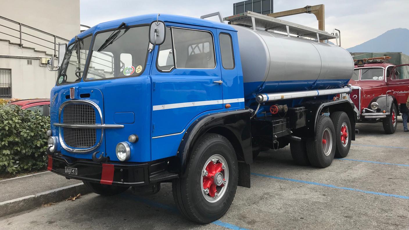 Quest'autocisterna Fiat risalente agli anni Sessanta pare ancora in attività