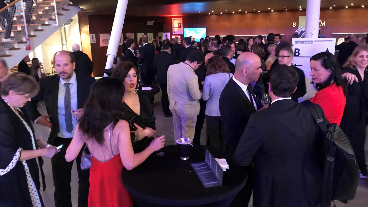 Hall del BFM affollata prima del Premio del cinema svizzero