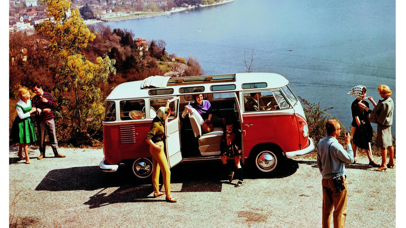 Una foto pubblicitaria d'epoca del celebre minivan Volkswagen T1