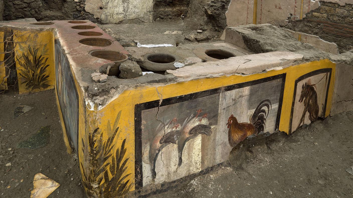 Il thermopolium, riesumato quasi intatto