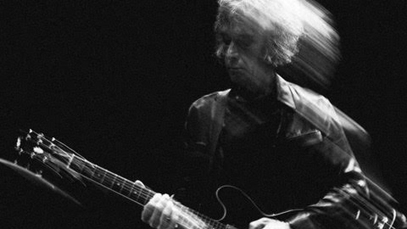 Perry Archangelo Bamonte durante un concerto