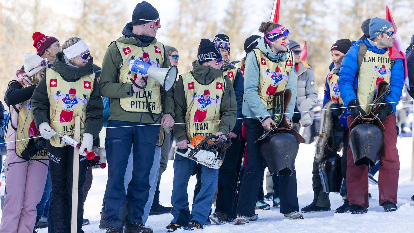I campanacci sono parte integrante dell'equipaggiamento del tifoso svizzero sulle piste da sci