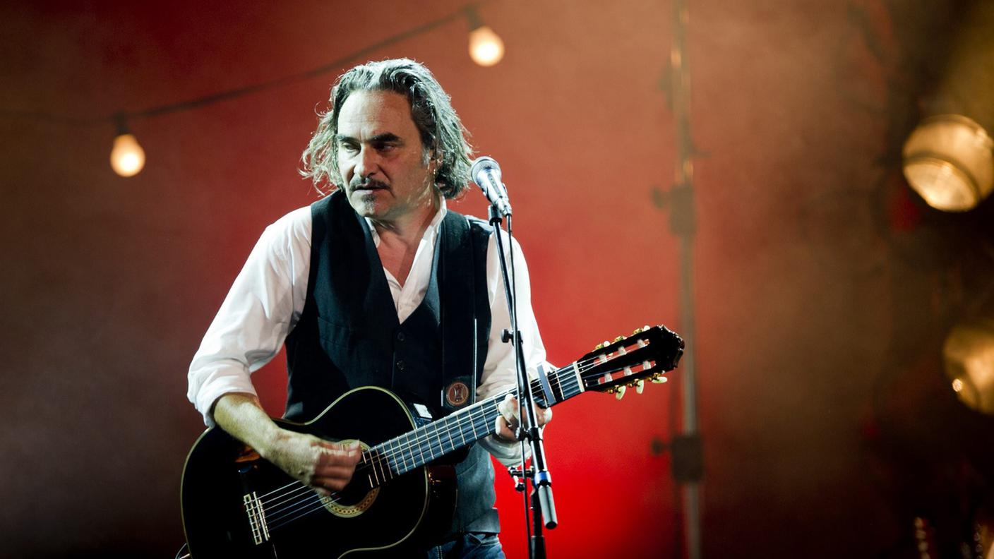 Stephan Eicher si fa apprezzare in tutte le regioni con canzoni in francese, inglese, tedesco, italiano e svizzero tedesco