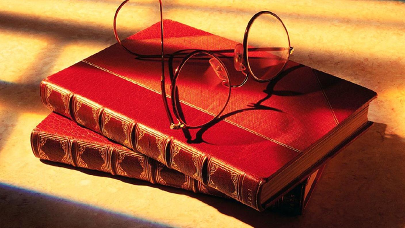 Copy of classici_libri_occhiali.jpg