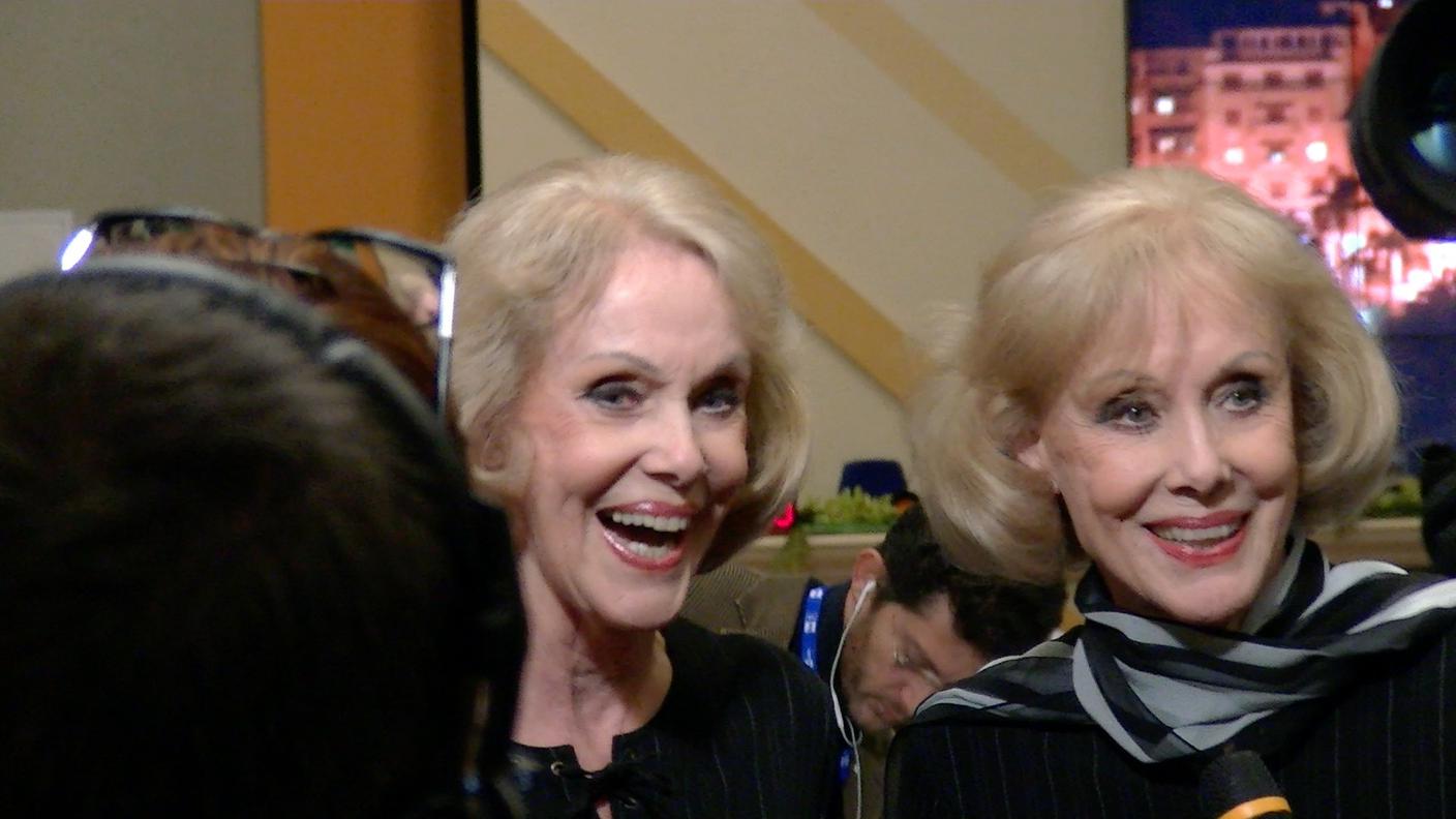 Alice ed Ellen Kessler nella sala stampa allestita al piano attico del teatro Ariston