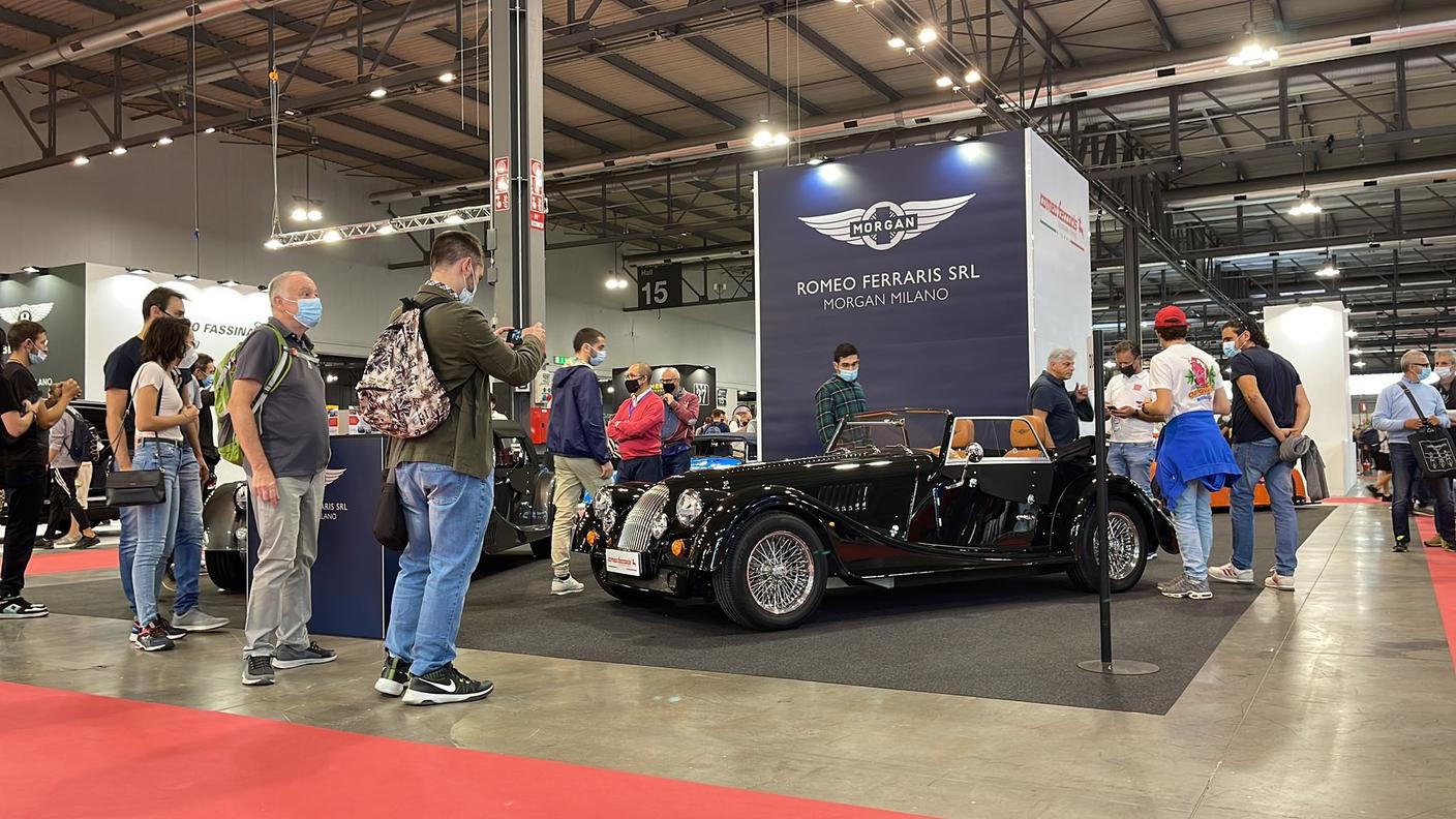 Un folto pubblico ha visitato i padiglioni della fiera per vedere auto uniche come le Morgan