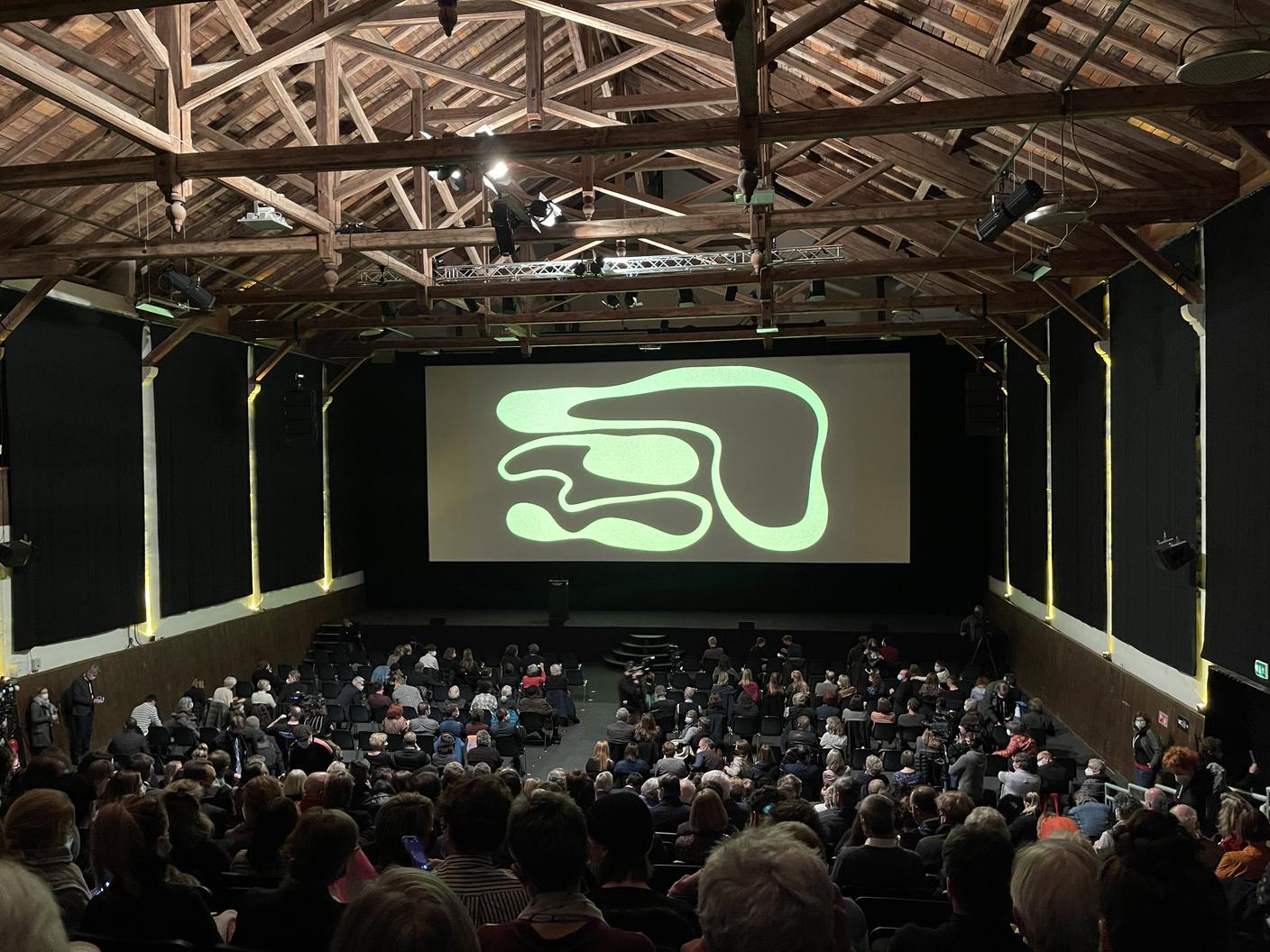 La sala della Landhaus pronta per l'apertura