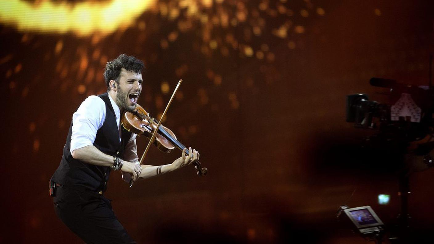 Sebalter durante l'esibizione di sabato