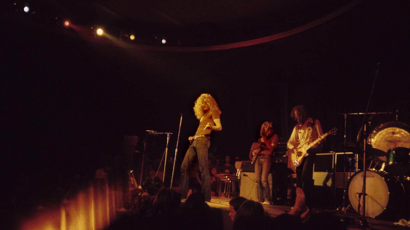 I Led Zeppelin, all'apice del loro successo, qui ripresi durante la loro storica esibizione a Montreux nel 1971