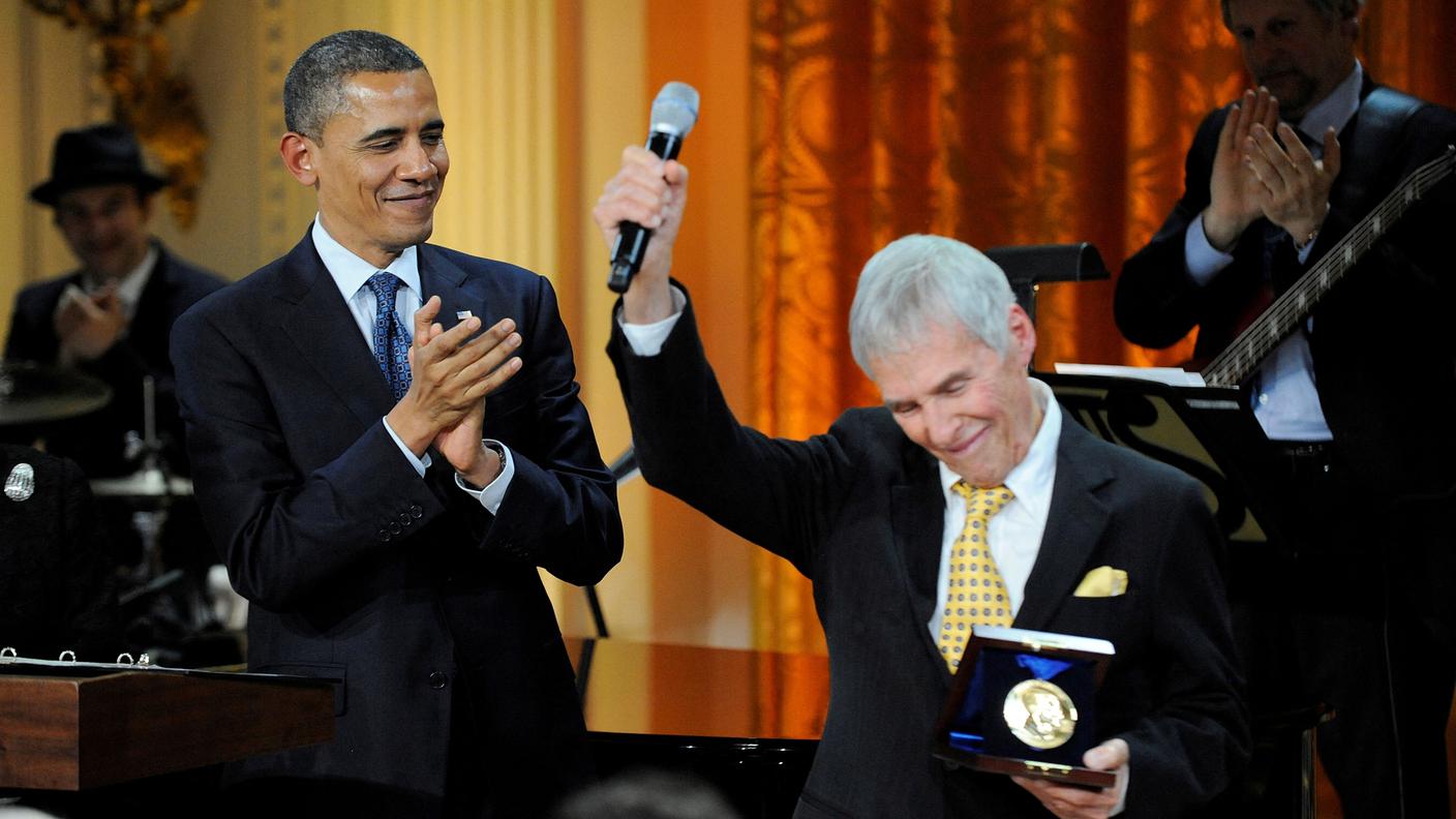 Bacharach alla Casa Bianca, nel 2012, quando Barack Obama gli conferì il premio Gershwin per la sua carriera