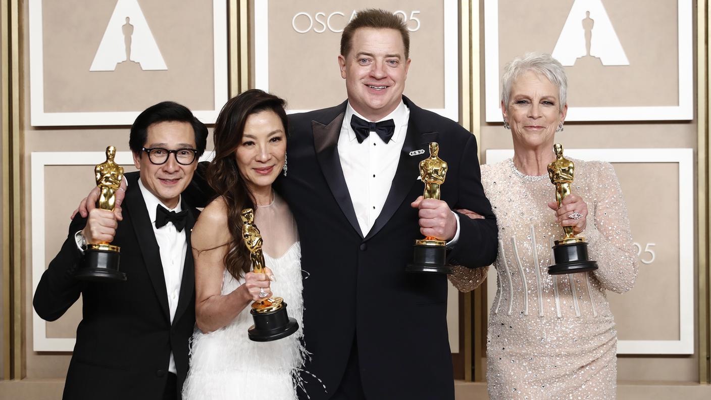 Gli attori vincitori degli Oscar sono Ke Huy Quan, Michelle Yeoh, Brendan Fraser e Jamie Lee Curtis